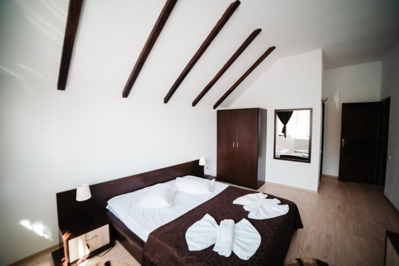 Hotel Boutique Garden Resort By Brancoveanu Moieciu de Jos Bagian luar foto