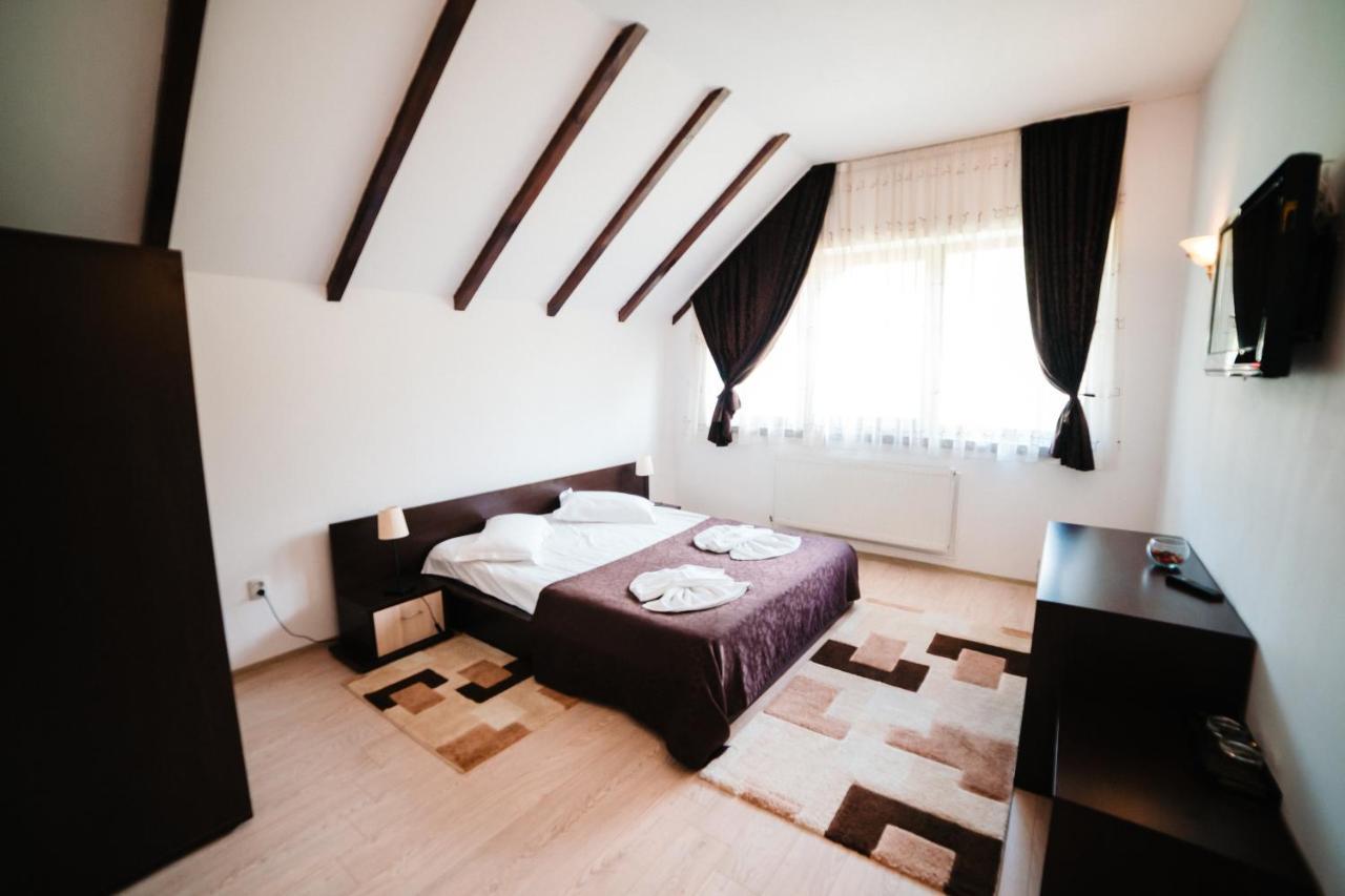 Hotel Boutique Garden Resort By Brancoveanu Moieciu de Jos Bagian luar foto